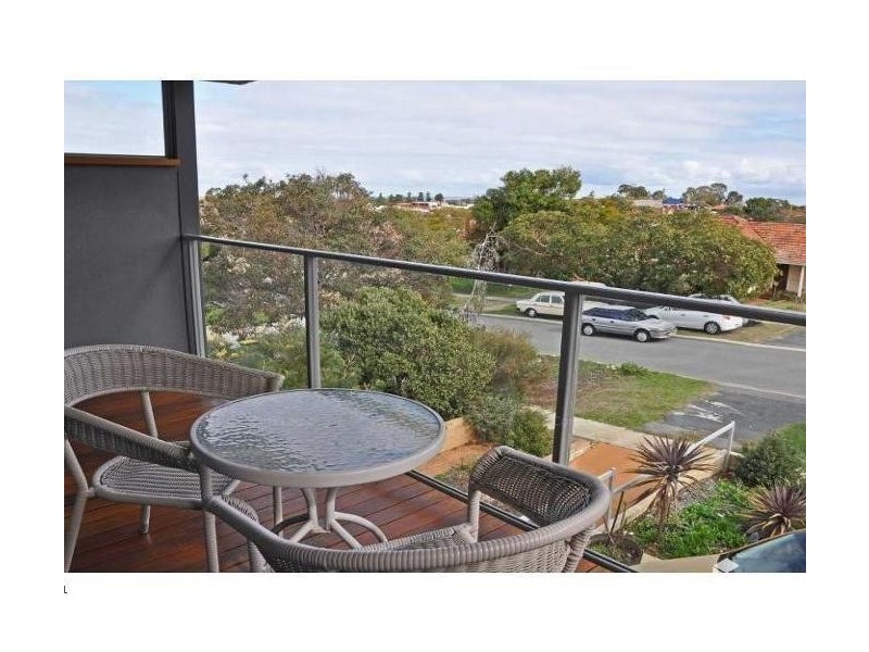 17 Noel Street, Hilton WA 6163