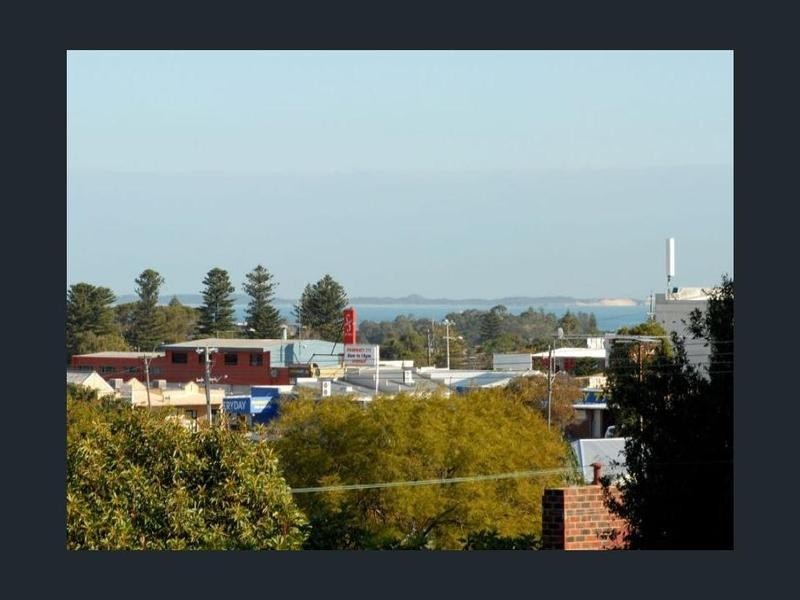 17 Noel Street, Hilton WA 6163