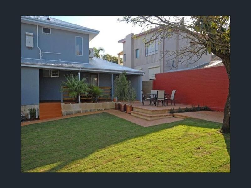 17 Noel Street, Hilton WA 6163
