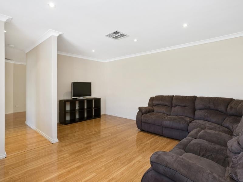 26 Agincourt Drive, Forrestfield WA 6058