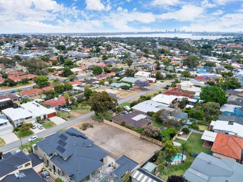 28B Challenger Place, Melville WA 6156