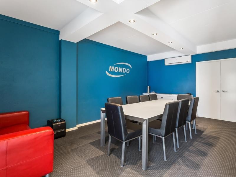 1/8 Pitt Way, Booragoon WA 6154