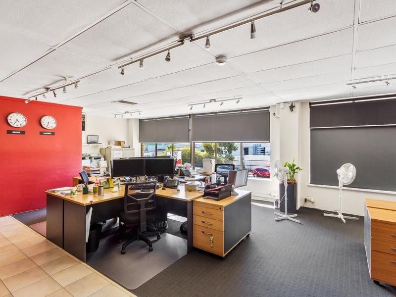 1/8 Pitt Way, Booragoon WA 6154