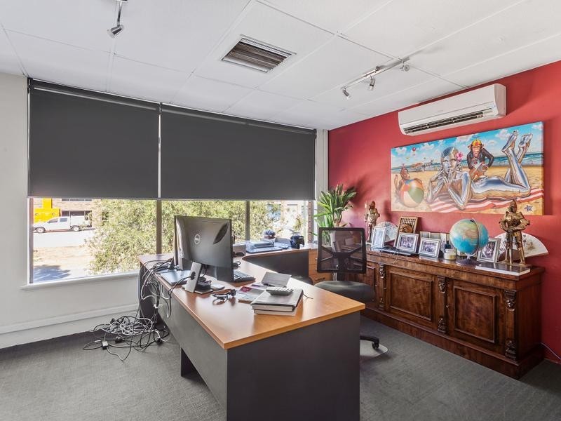 1/8 Pitt Way, Booragoon WA 6154