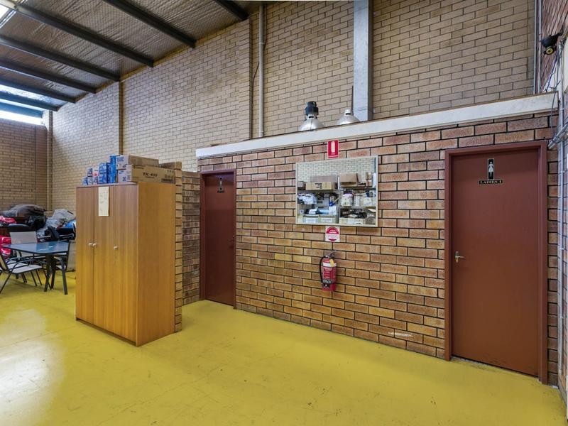 1/8 Pitt Way, Booragoon WA 6154