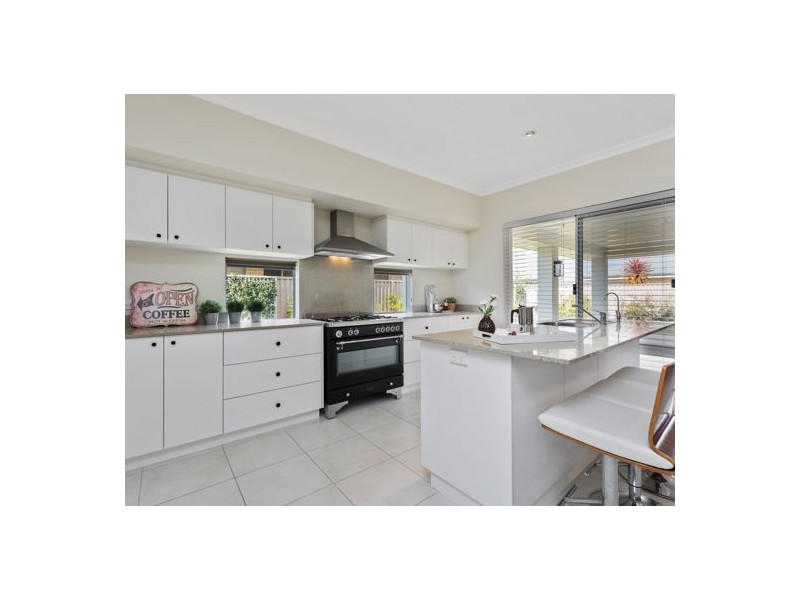 8 Macdougal Way, Harrisdale WA 6112