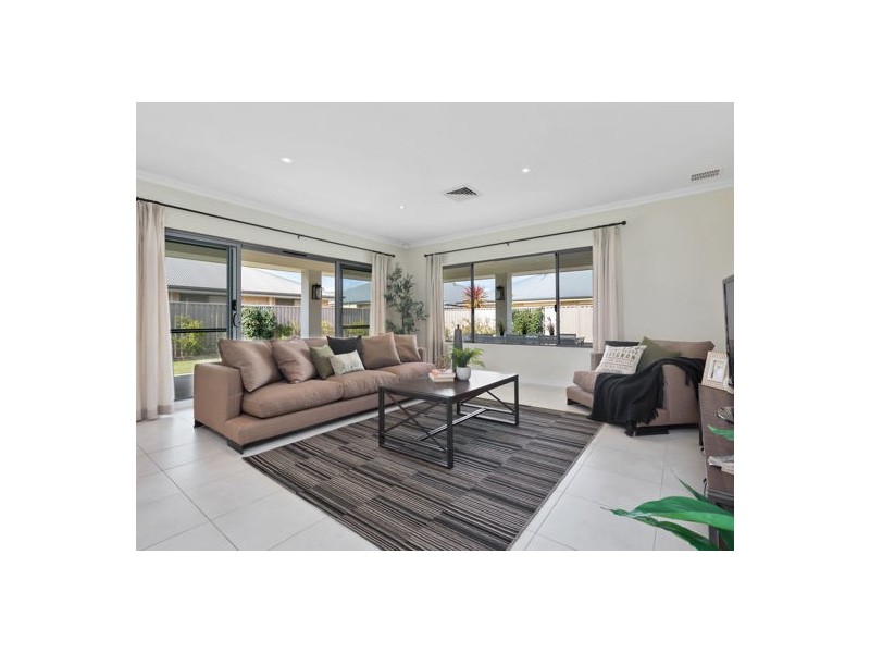 8 Macdougal Way, Harrisdale WA 6112