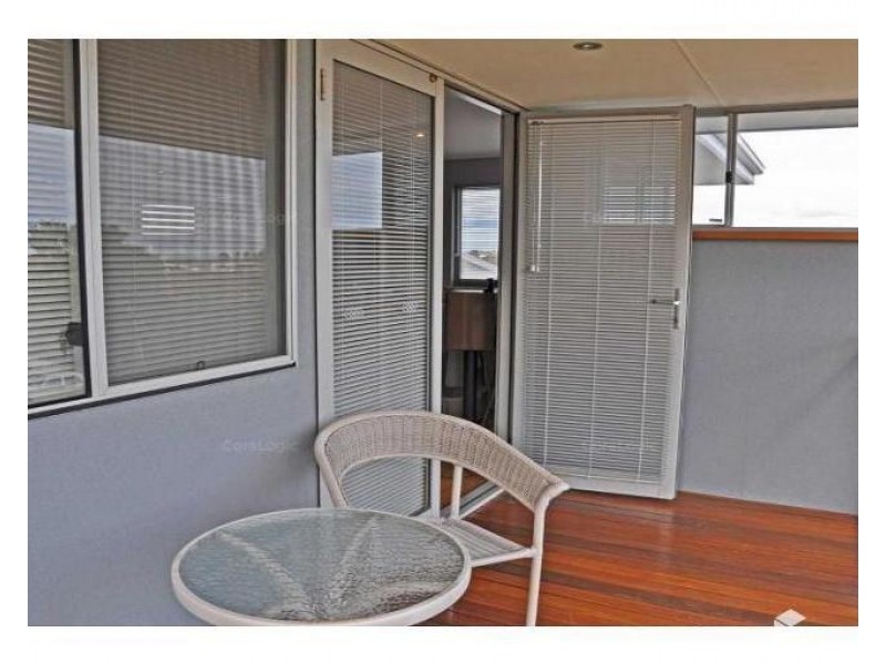 17 Noel Street, Hilton WA 6163