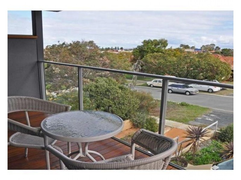 17 Noel Street, Hilton WA 6163