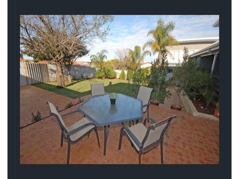 17 Noel Street, Hilton WA 6163