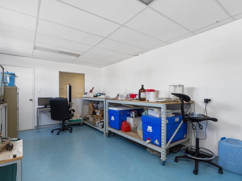 27 Clark Crt, Bibra Lake WA 6163