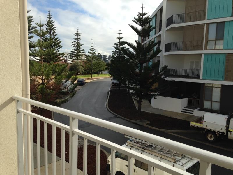 2/30 Heirisson Way, North Coogee WA 6163