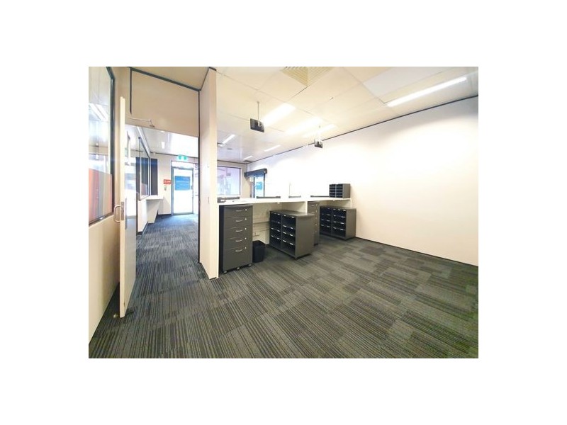 71 Leach Hwy, Willagee WA 6156