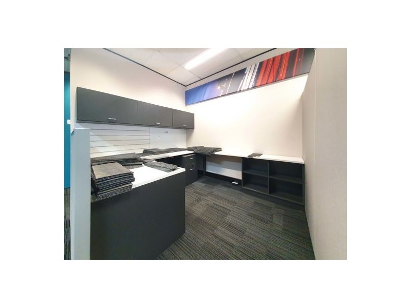 71 Leach Hwy, Willagee WA 6156