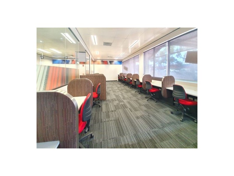 71 Leach Hwy, Willagee WA 6156