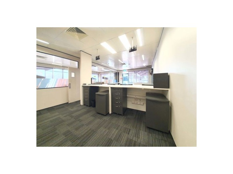 71 Leach Hwy, Willagee WA 6156