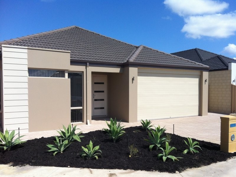 15 Laggan Road, Canning Vale WA 6155