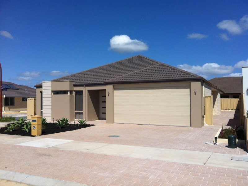15 Laggan Road, Canning Vale WA 6155