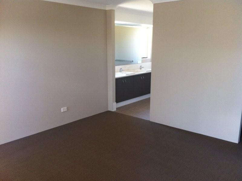 15 Laggan Road, Canning Vale WA 6155