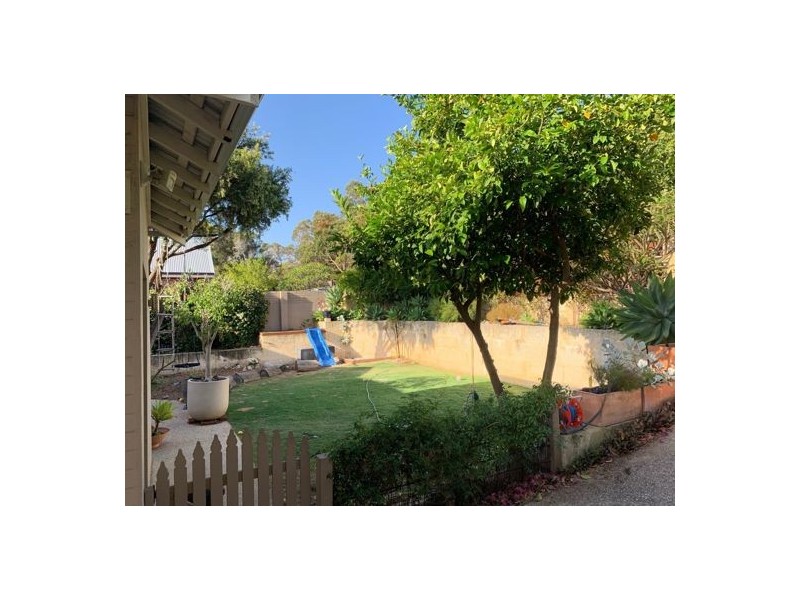 81 Oakover St, East Fremantle WA 6158