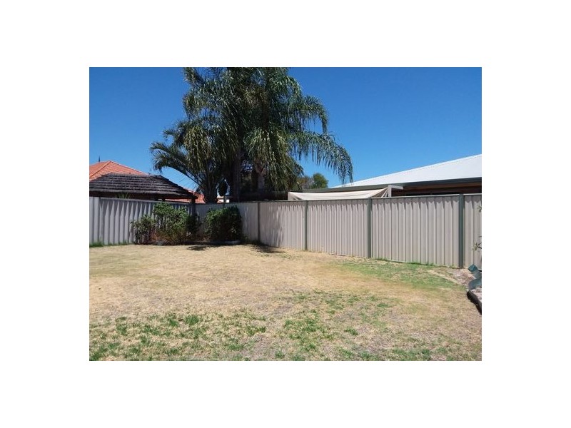 6 Curry Crt, Huntingdale WA 6110