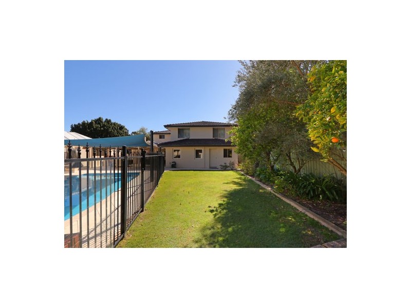 1 Shirley Ave, Mount Pleasant WA 6153