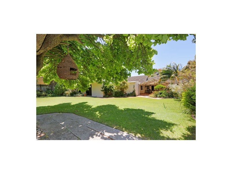 1 Grosse Rd, Applecross WA 6153