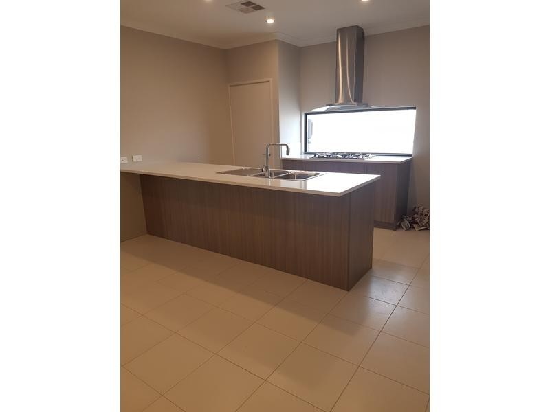 9 Greenwich Way, Success WA 6164