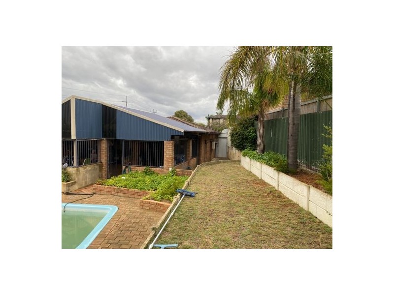 2 Tuart Place, Yangebup WA 6164