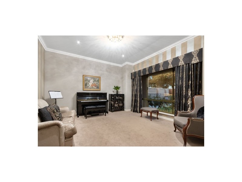 7 Omagh Grove, Waterford WA 6152