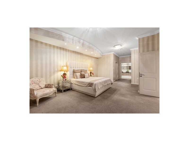 7 Omagh Grove, Waterford WA 6152