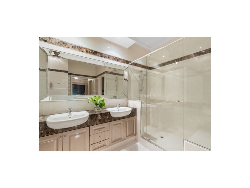 7 Omagh Grove, Waterford WA 6152