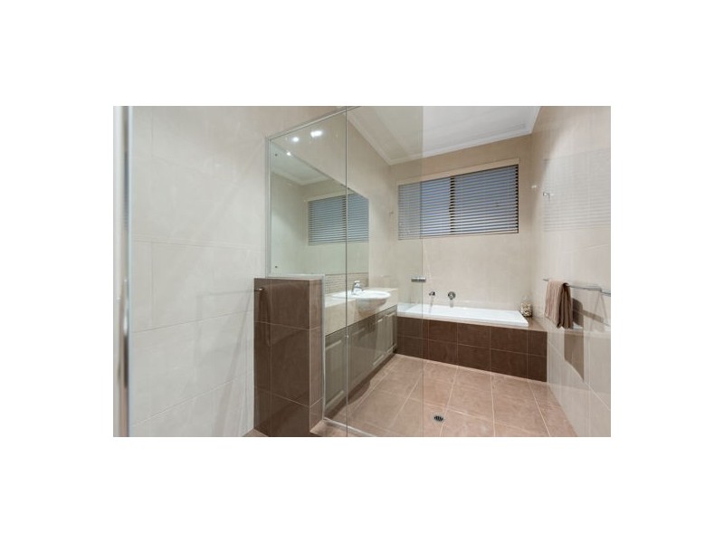 7 Omagh Grove, Waterford WA 6152