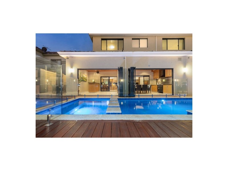 7 Omagh Grove, Waterford WA 6152