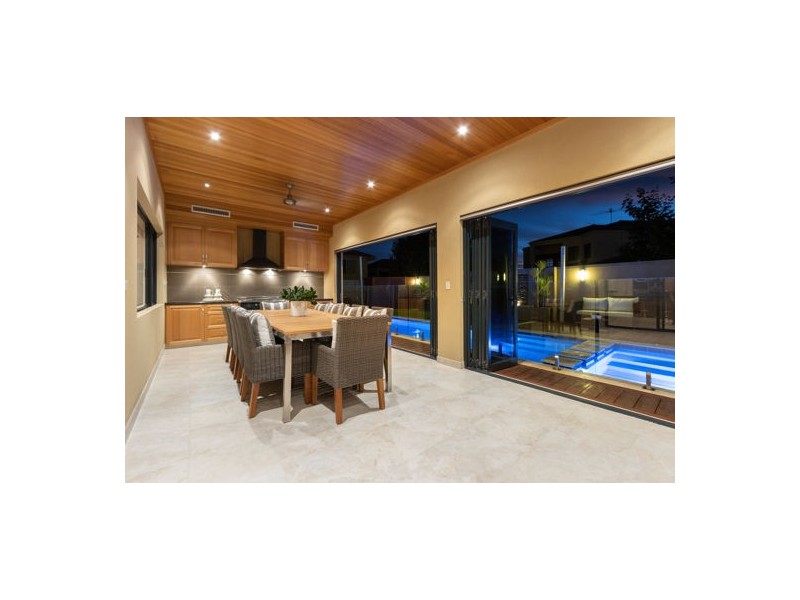 7 Omagh Grove, Waterford WA 6152