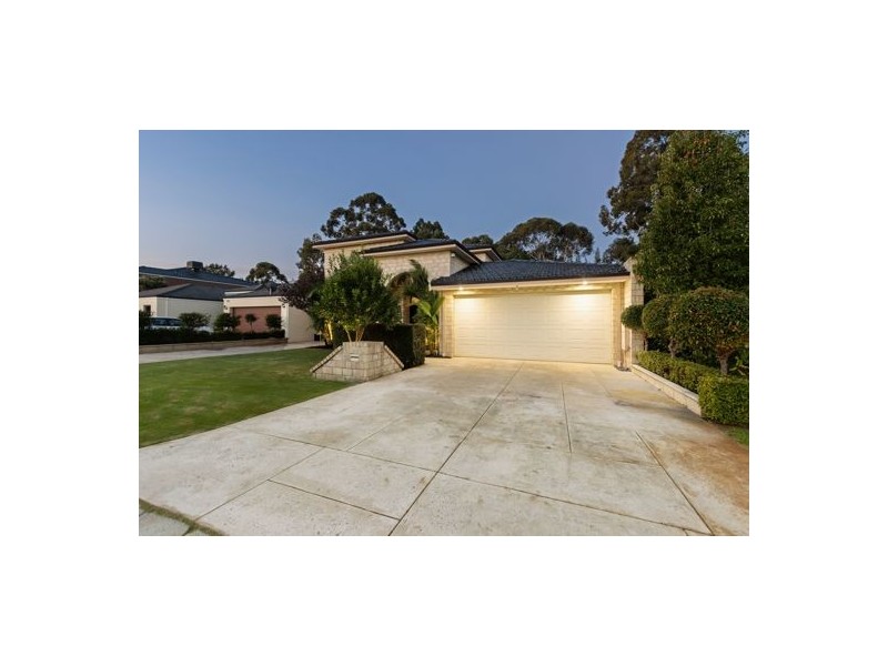 11 Kooralbyn Valley Crescent, Jandakot WA 6164