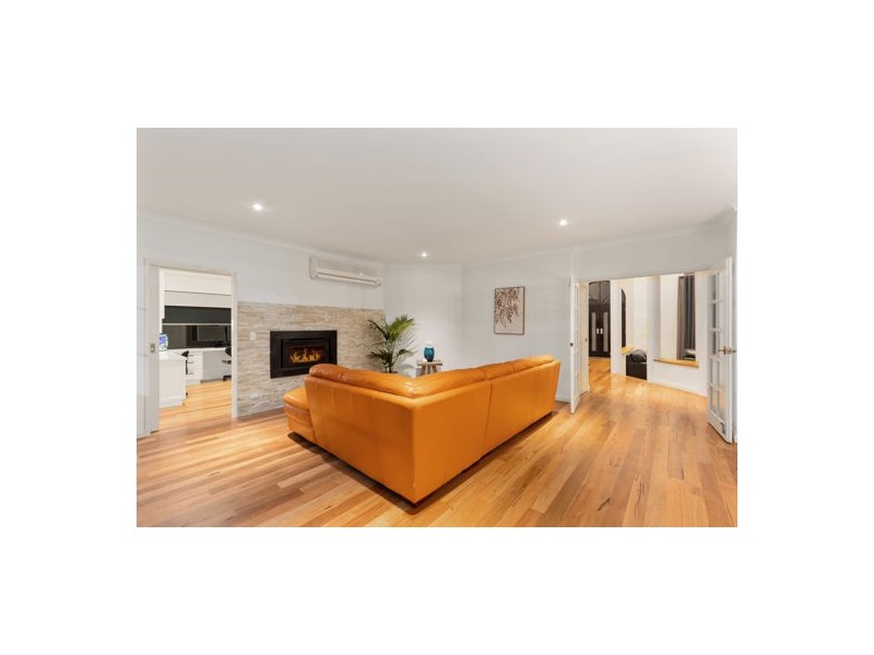 11 Kooralbyn Valley Crescent, Jandakot WA 6164