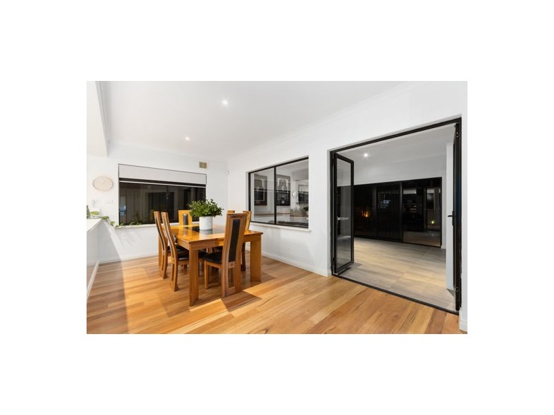 11 Kooralbyn Valley Crescent, Jandakot WA 6164