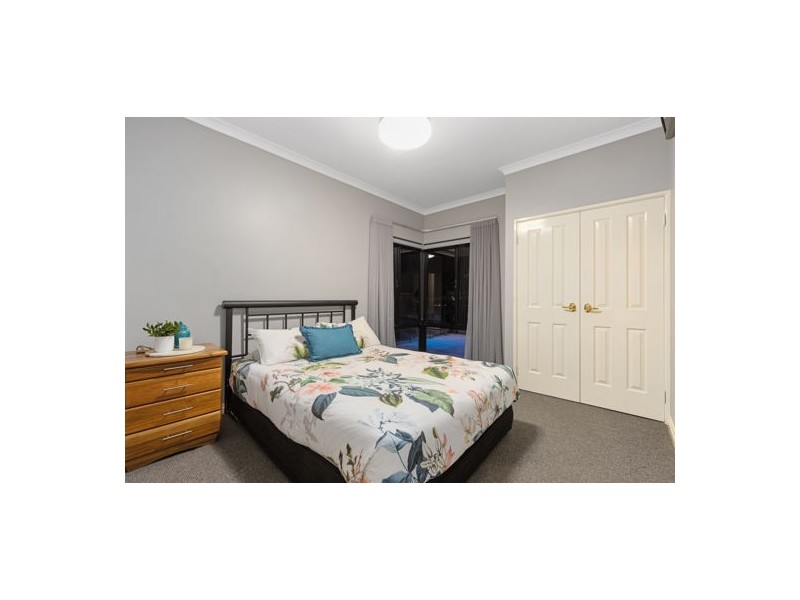 11 Kooralbyn Valley Crescent, Jandakot WA 6164