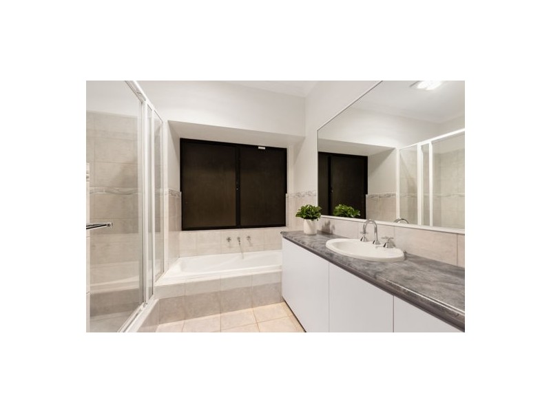 11 Kooralbyn Valley Crescent, Jandakot WA 6164