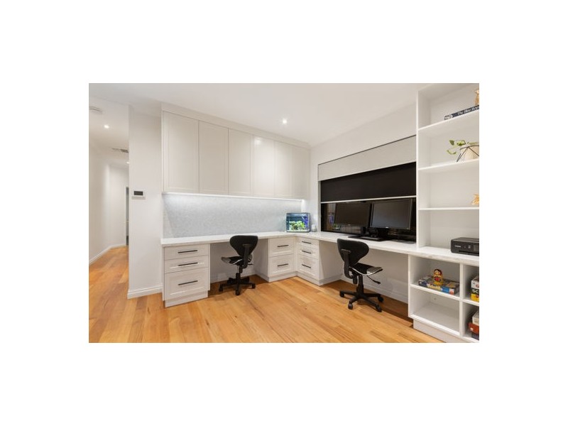 11 Kooralbyn Valley Crescent, Jandakot WA 6164