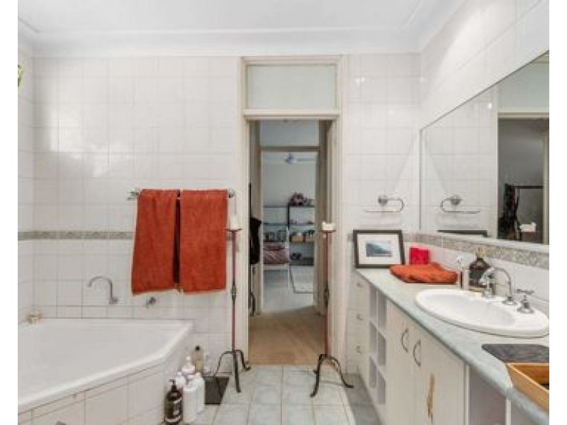 16 Peter Street, Attadale WA 6156