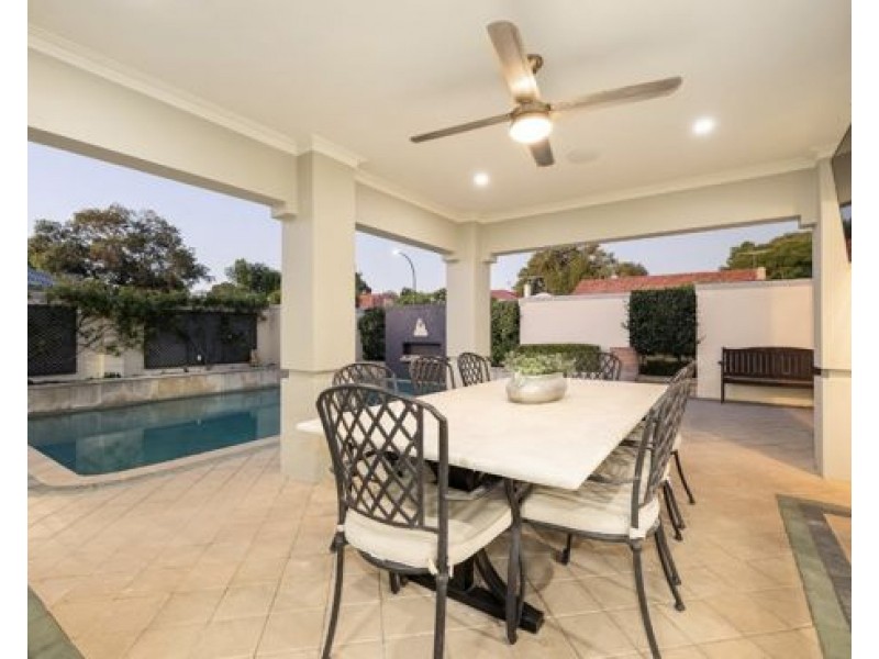 7 Cormack Road, Alfred Cove WA 6154