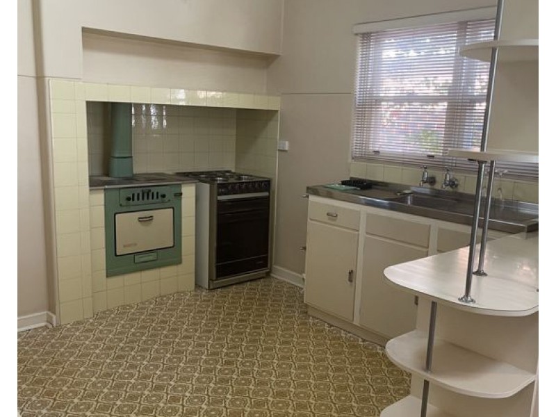 8 Cowan street, Alfred Cove WA 6154