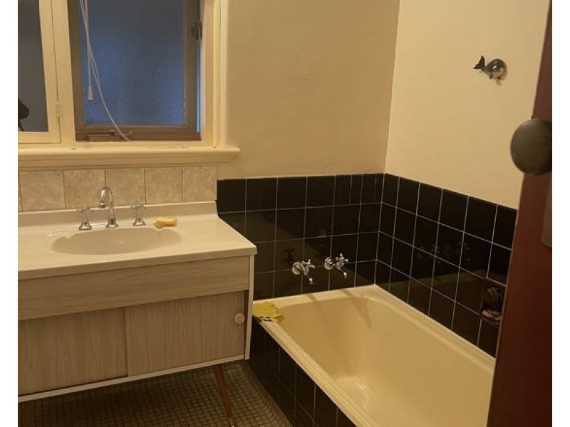 8 Cowan street, Alfred Cove WA 6154