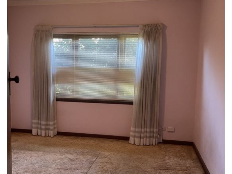 8 Cowan street, Alfred Cove WA 6154