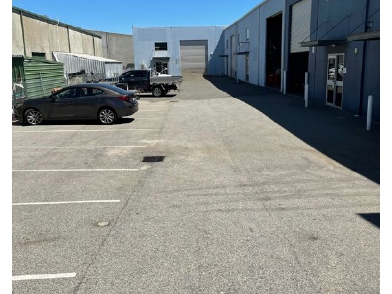 4/30 Howson Way, Bibra Lake WA 6163