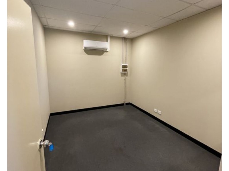 4/2 Cooper Road, Cockburn Central WA 6164