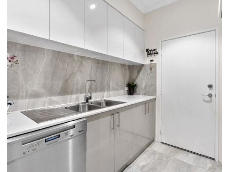 24 Gage Road, North Coogee WA 6163