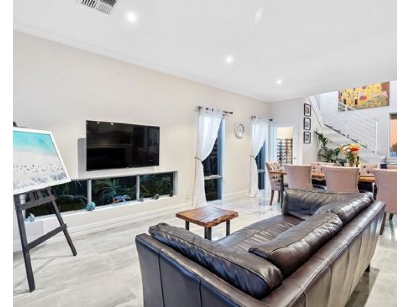 24 Gage Road, North Coogee WA 6163